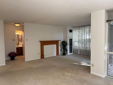 Photo 4 at 114 - 14924 Yonge Street, Aurora Highlands, Aurora