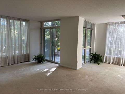 Photo 5 at 114 - 14924 Yonge Street, Aurora Highlands, Aurora