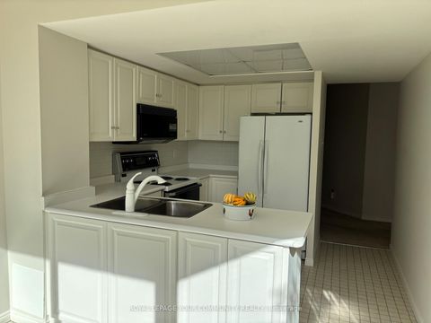 Photo 6 at 114 - 14924 Yonge Street, Aurora Highlands, Aurora