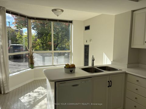 Photo 7 at 114 - 14924 Yonge Street, Aurora Highlands, Aurora