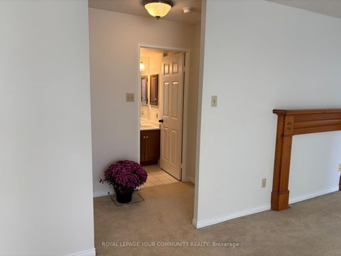 Photo 8 at 114 - 14924 Yonge Street, Aurora Highlands, Aurora