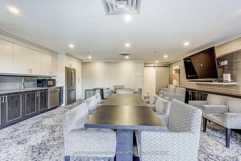 Photo 12 at 114 - 14924 Yonge Street, Aurora Highlands, Aurora
