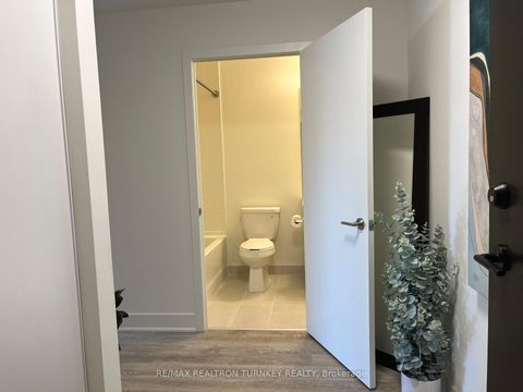 Photo 7 at 018 - 185 Deerfield Road, Central Newmarket, Newmarket