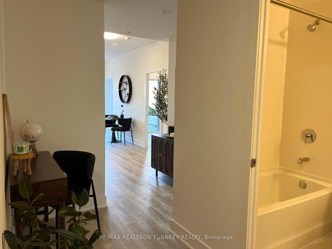 Photo 8 at 018 - 185 Deerfield Road, Central Newmarket, Newmarket