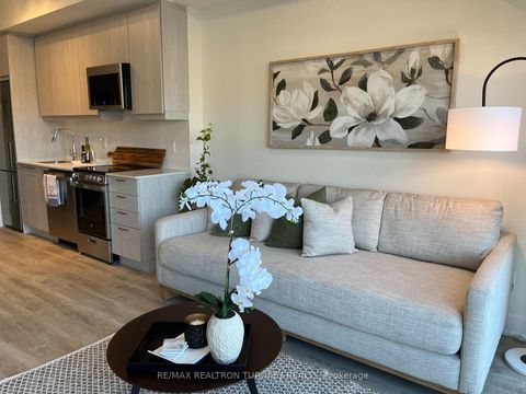 Photo 10 at 018 - 185 Deerfield Road, Central Newmarket, Newmarket