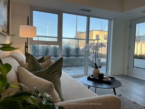 Photo 11 at 018 - 185 Deerfield Road, Central Newmarket, Newmarket