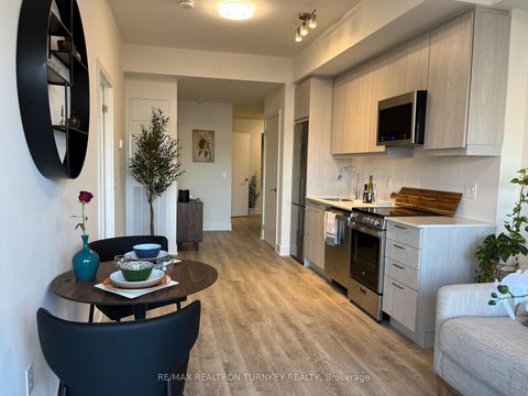 Photo 13 at 018 - 185 Deerfield Road, Central Newmarket, Newmarket