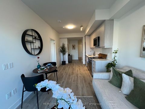 Photo 14 at 018 - 185 Deerfield Road, Central Newmarket, Newmarket