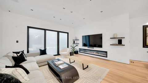 Photo 10 at 4 Douglas Crescent, Leaside, Toronto
