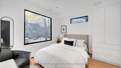 Photo 18 at 4 Douglas Crescent, Leaside, Toronto