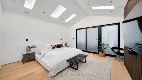 Photo 19 at 4 Douglas Crescent, Leaside, Toronto