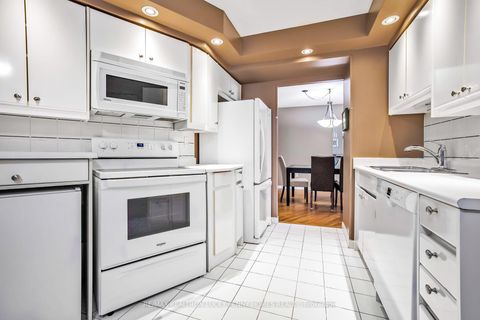 Photo 13 at 804 - 7250 Yonge Street, Yorkhill, Vaughan