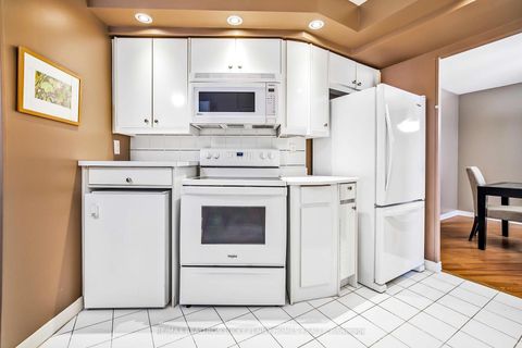 Photo 14 at 804 - 7250 Yonge Street, Yorkhill, Vaughan