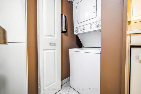 Photo 16 at 804 - 7250 Yonge Street, Yorkhill, Vaughan