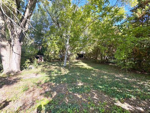 Photo 4 at 353B Ontario Street, Central Newmarket, Newmarket