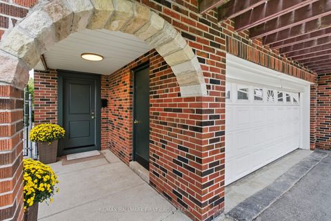 Photo 2 at 194 Fairglen Avenue, L'Amoreaux, Toronto