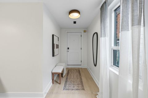 Photo 3 at 194 Fairglen Avenue, L'Amoreaux, Toronto