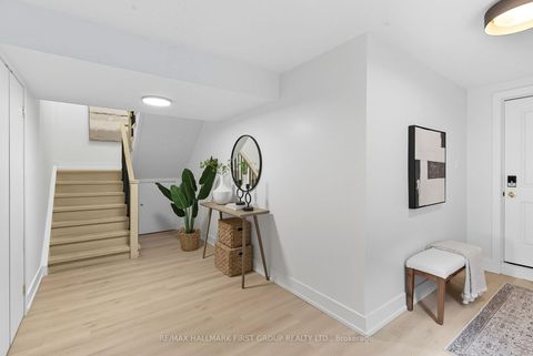 Photo 4 at 194 Fairglen Avenue, L'Amoreaux, Toronto