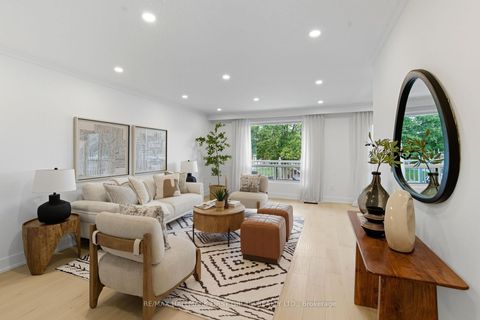 Photo 5 at 194 Fairglen Avenue, L'Amoreaux, Toronto