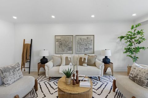 Photo 7 at 194 Fairglen Avenue, L'Amoreaux, Toronto
