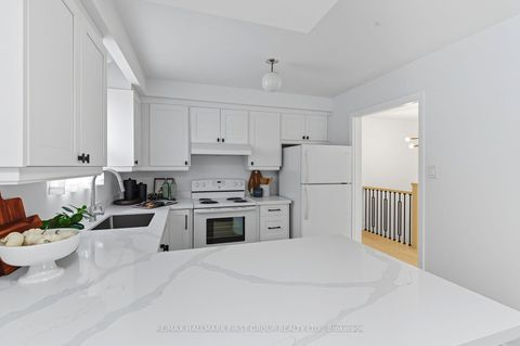 Photo 12 at 194 Fairglen Avenue, L'Amoreaux, Toronto