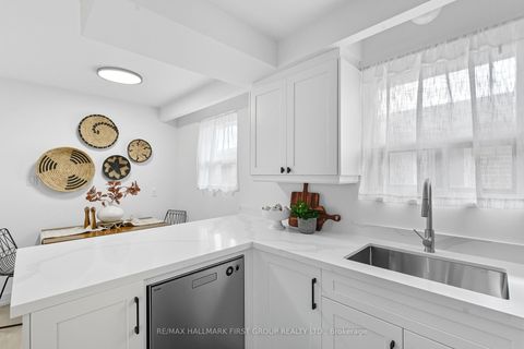 Photo 13 at 194 Fairglen Avenue, L'Amoreaux, Toronto
