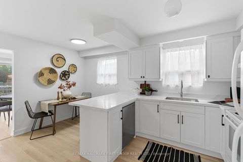 Photo 14 at 194 Fairglen Avenue, L'Amoreaux, Toronto