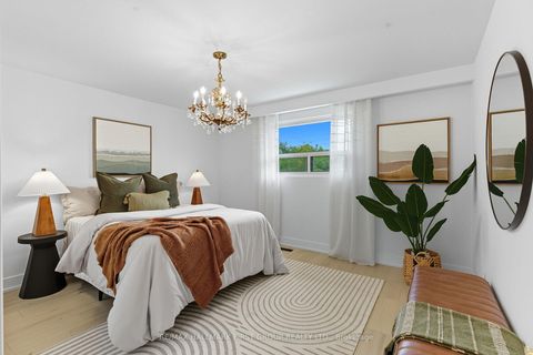 Photo 17 at 194 Fairglen Avenue, L'Amoreaux, Toronto
