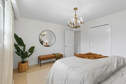 Photo 18 at 194 Fairglen Avenue, L'Amoreaux, Toronto