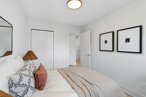 Photo 23 at 194 Fairglen Avenue, L'Amoreaux, Toronto