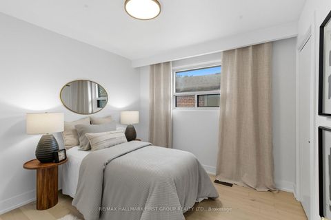 Photo 24 at 194 Fairglen Avenue, L'Amoreaux, Toronto