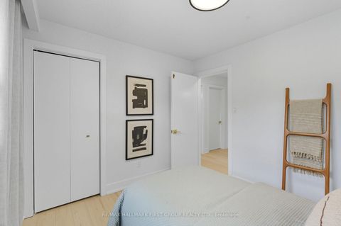 Photo 25 at 194 Fairglen Avenue, L'Amoreaux, Toronto