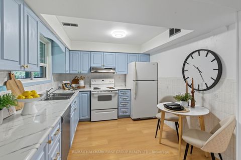 Photo 31 at 194 Fairglen Avenue, L'Amoreaux, Toronto