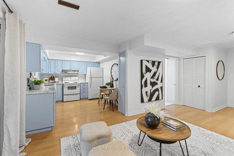 Photo 32 at 194 Fairglen Avenue, L'Amoreaux, Toronto