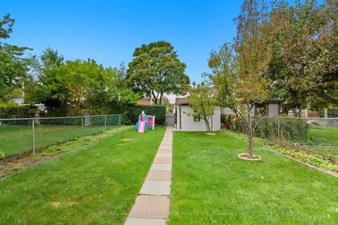 Photo 38 at 194 Fairglen Avenue, L'Amoreaux, Toronto