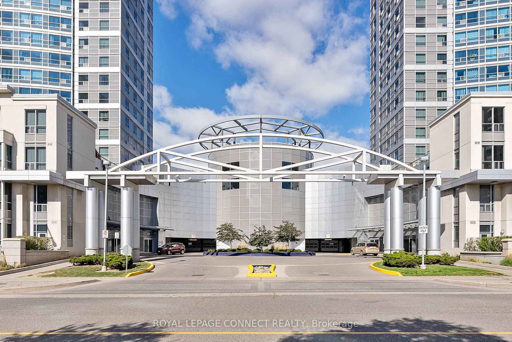 1712 - 36 Lee Centre Drive, Woburn, Toronto 