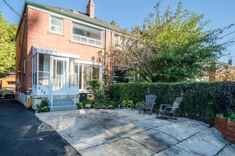 Photo 2 at 930 Eglinton Avenue E, Leaside, Toronto