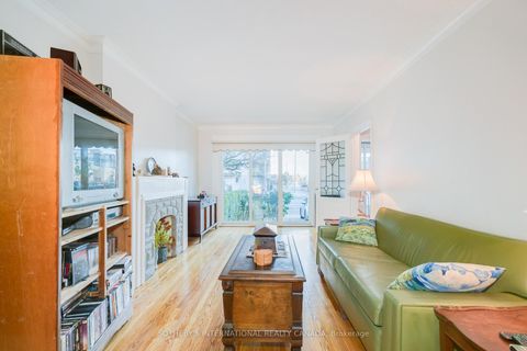 Photo 11 at 930 Eglinton Avenue E, Leaside, Toronto