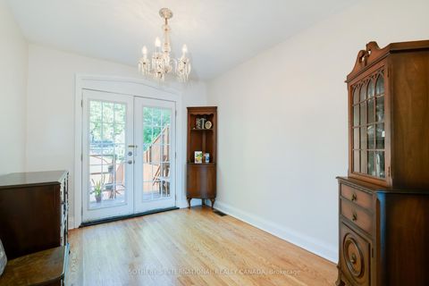 Photo 12 at 930 Eglinton Avenue E, Leaside, Toronto