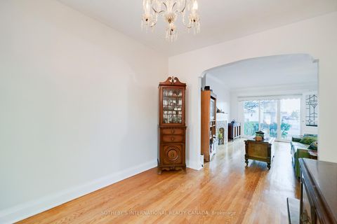 Photo 15 at 930 Eglinton Avenue E, Leaside, Toronto