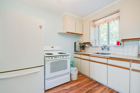Photo 16 at 930 Eglinton Avenue E, Leaside, Toronto