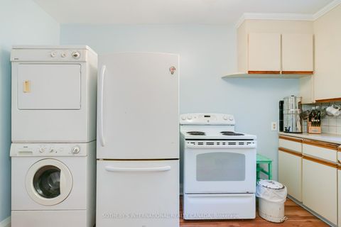 Photo 17 at 930 Eglinton Avenue E, Leaside, Toronto