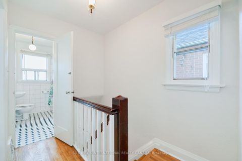Photo 19 at 930 Eglinton Avenue E, Leaside, Toronto