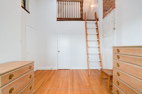 Photo 22 at 930 Eglinton Avenue E, Leaside, Toronto