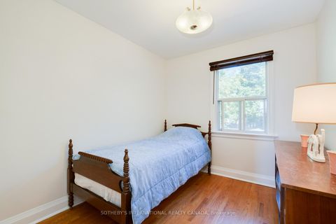 Photo 29 at 930 Eglinton Avenue E, Leaside, Toronto