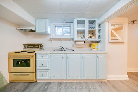 Photo 35 at 930 Eglinton Avenue E, Leaside, Toronto