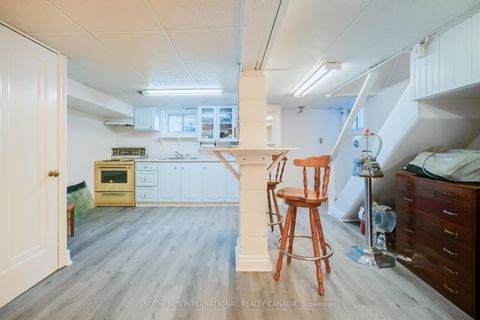 Photo 36 at 930 Eglinton Avenue E, Leaside, Toronto