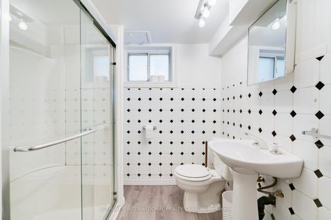 Photo 38 at 930 Eglinton Avenue E, Leaside, Toronto
