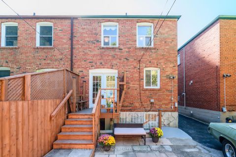 Photo 40 at 930 Eglinton Avenue E, Leaside, Toronto