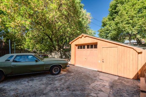 Photo 47 at 930 Eglinton Avenue E, Leaside, Toronto